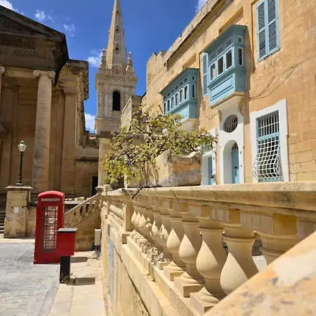 Seaside Charmer Townhouse Prime Spot *