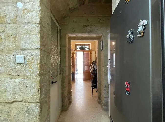 Seaside Charmer Townhouse Prime Spot * Sliema