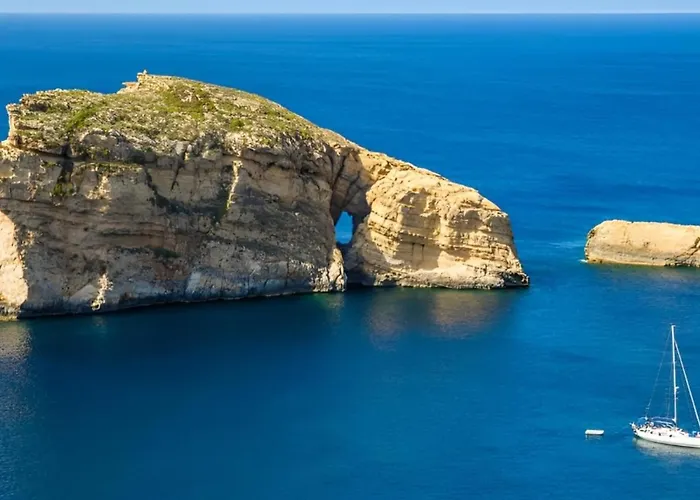 Seaside Charmer Townhouse Prime Spot Holiday home Sliema