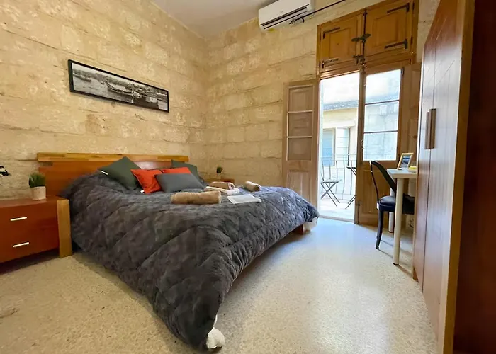 Seaside Charmer Townhouse Prime Spot