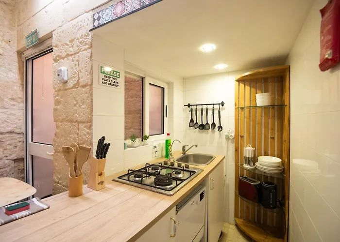 Seaside Charmer Townhouse Prime Spot * Sliema