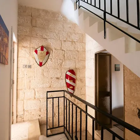 Seaside Charmer Townhouse Prime Spot Casa vacanze Sliema