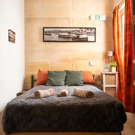 Seaside Charmer Townhouse Prime Spot Sliema