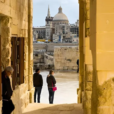 Townhouse For 12, July Deal, Historic Charm, Steps To Seafront View & Bars & Promenade Sliema