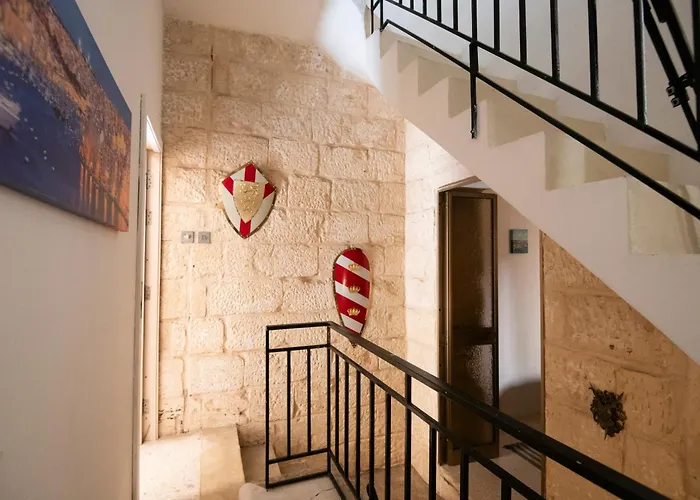 Seaside Charmer Townhouse Prime Spot Feriehus Sliema