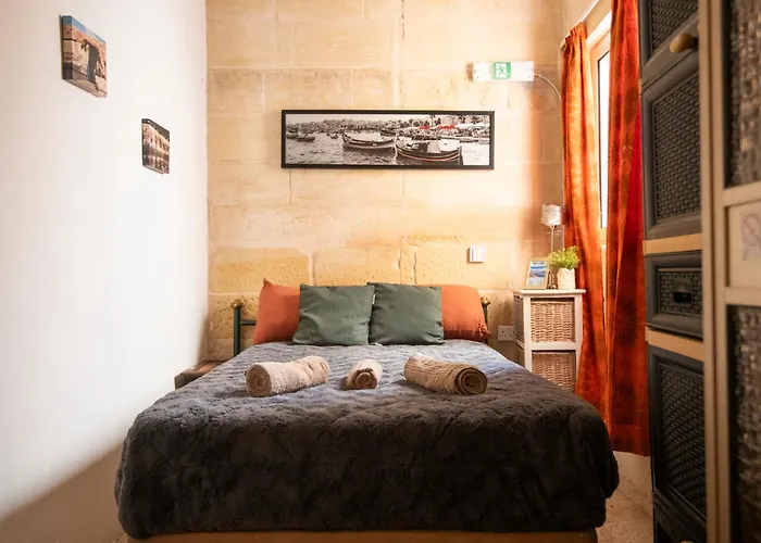 Seaside Charmer Townhouse Prime Spot Sliema