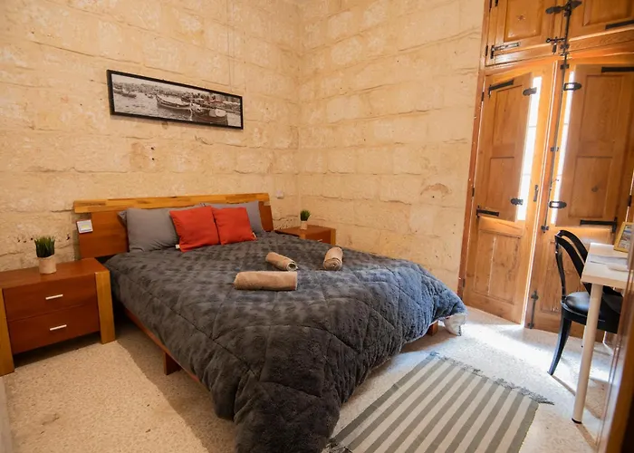 Seaside Charmer Townhouse Prime Spot