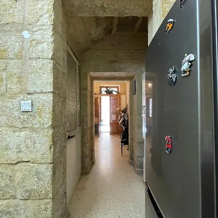 Seaside Charmer Townhouse Prime Spot * Sliema