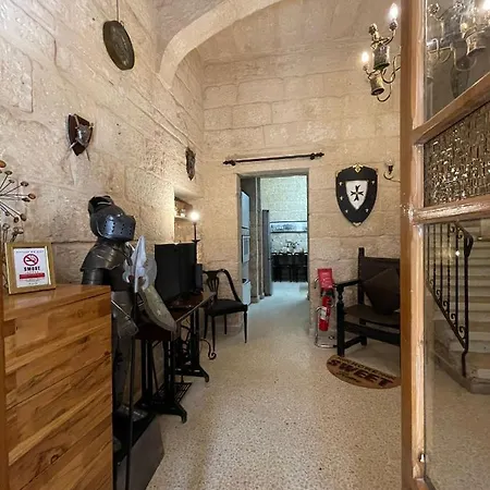 Semesterbostad Seaside Charmer Townhouse Prime Spot Sliema