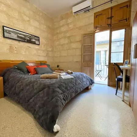 Seaside Charmer Townhouse Prime Spot