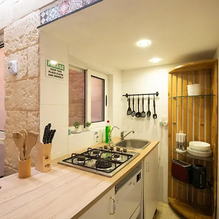 Seaside Charmer Townhouse Prime Spot * Sliema